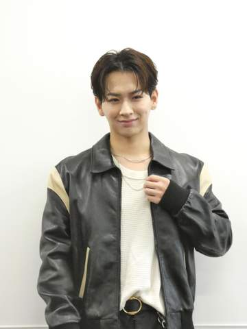 中国でも人気の元lol・佐藤友祐 新作写真集は「服をたくさん脱ぎたい」と自ら提案「1カ月で7キロの減量」に成功