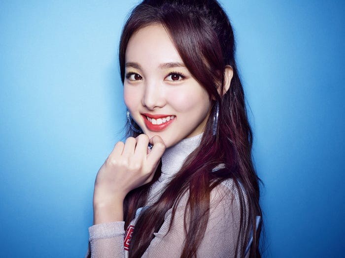 ナヨン(NAYEON)/画像提供:ワーナーミュージック・ジャパン