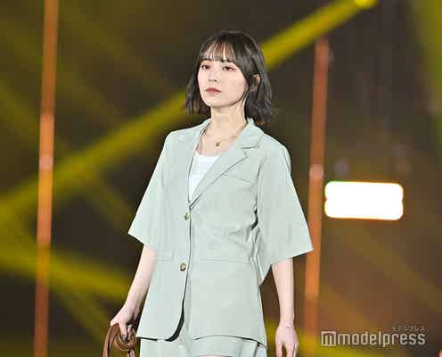 那須ほほみ、ミニ丈パンツで抜群スタイル披露<TGC 2022 S/S>