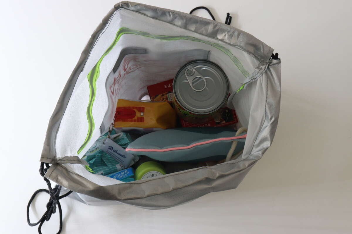 非常持出袋（ポケット付）　サイズ感