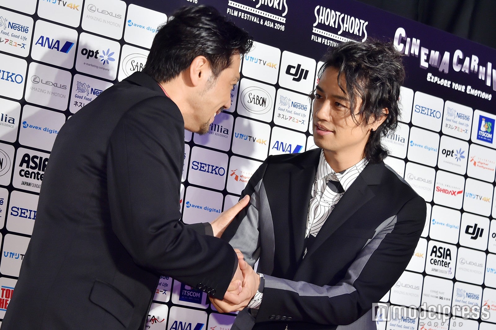 別所哲也、斎藤工（C）モデルプレス