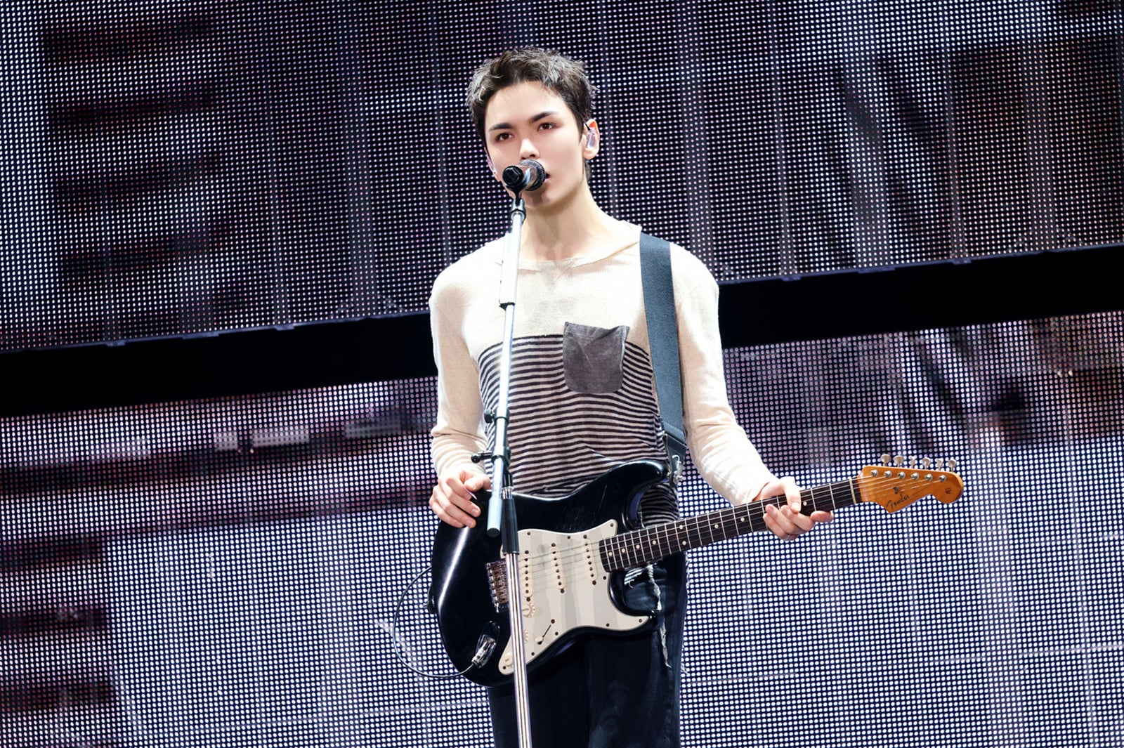 VERNON（バーノン）（P）＆（C）PLEDIS Entertainment