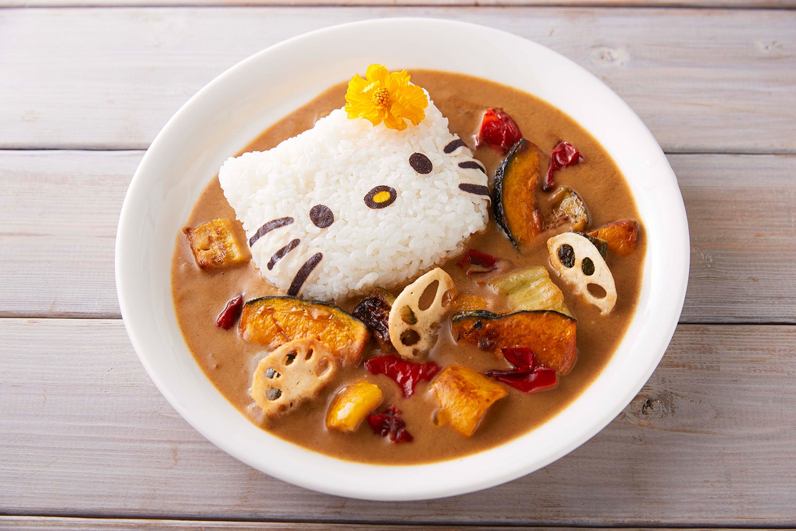 俊介に飲み物と主張されて困ったカレー1,780円（C）1976, 1996, 2001, 2015, 2017 SANRIO CO., LTD. （L）聖川高校 PTA