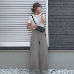 【UNIQLO(ユニクロ)】の「カーブパンツ」が可愛いってウワサ! 素材別シルエットを徹底比較