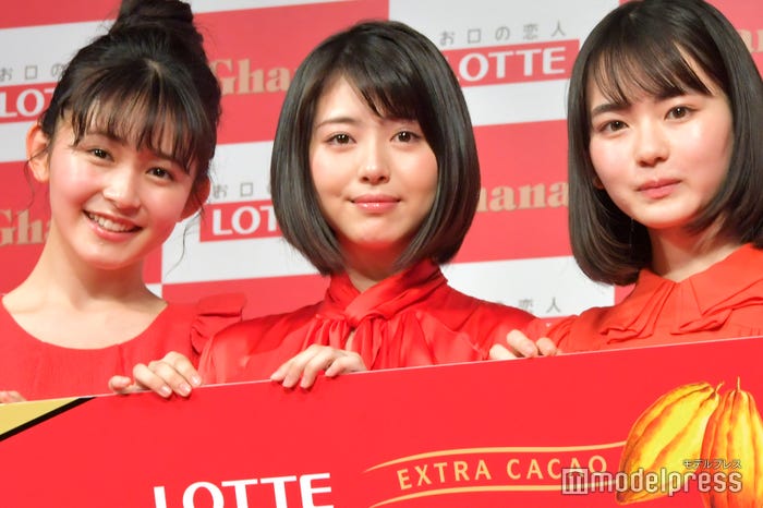 (左から)久間田琳加、浜辺美波、山田杏奈(C)モデルプレス