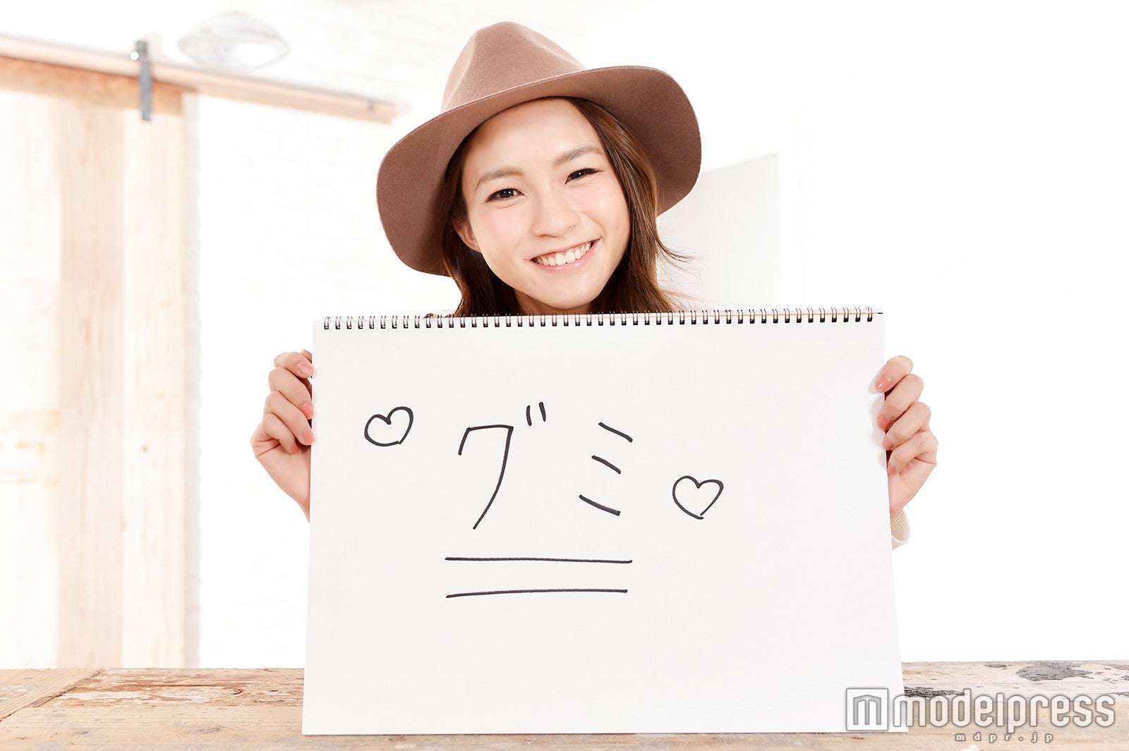 ちなみに…マイブームは「グミ」。「コンビニで新しいグミを探すのが楽しい！」（C）モデルプレス