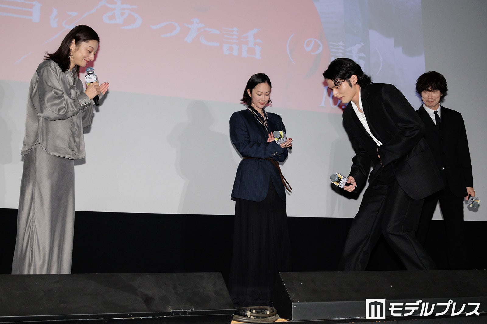（左から）小池栄子、黒木華、水上恒司、佐々木蔵之介（C）モデルプレス