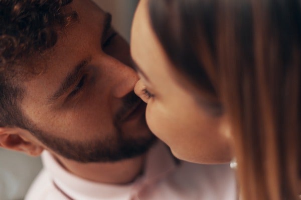 もう我慢できない 彼の キスしたい欲 を爆発させるテクニック モデルプレス