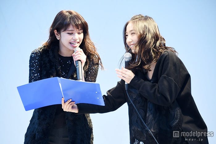 (左から)佐藤晴美、坂東希