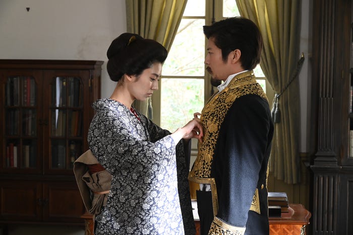 (右)田中圭 (C)テレビ朝日