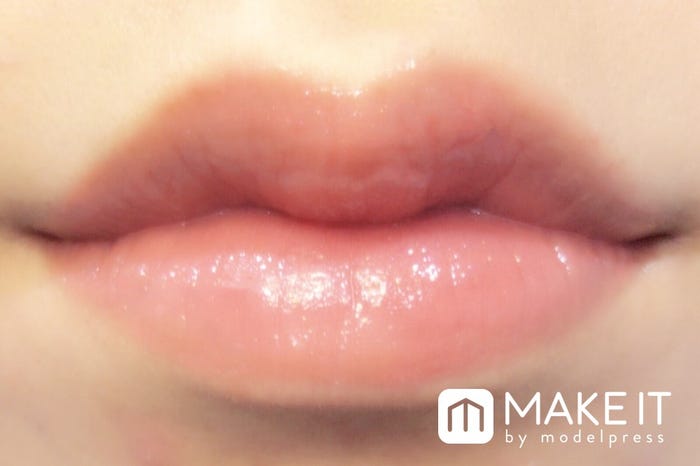 【SWEETS SWEETS】「カラージュレリップ」“04ネーブルジュレ”使用 (C)メイクイット