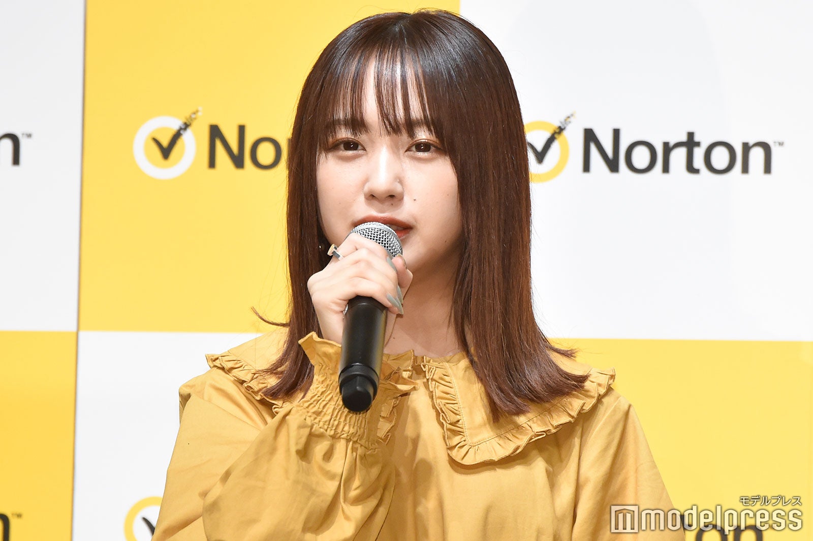 アンチコメント対処のアドバイスを語るなえなの（C）モデルプレス