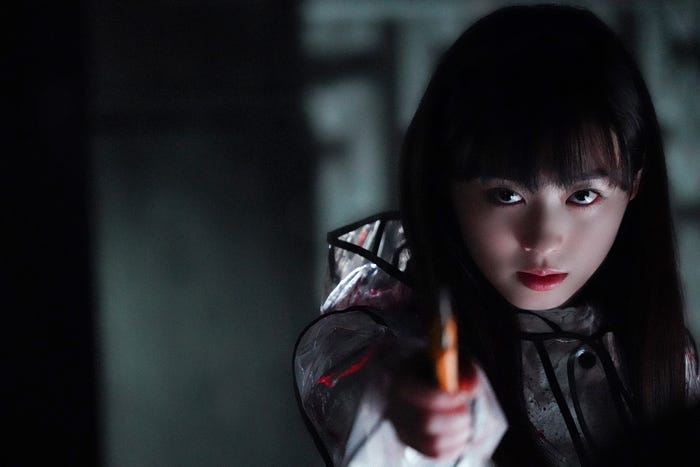 福原遥(C)2019「羊とオオカミの恋と殺人」製作委員会(C)裸村/講談社