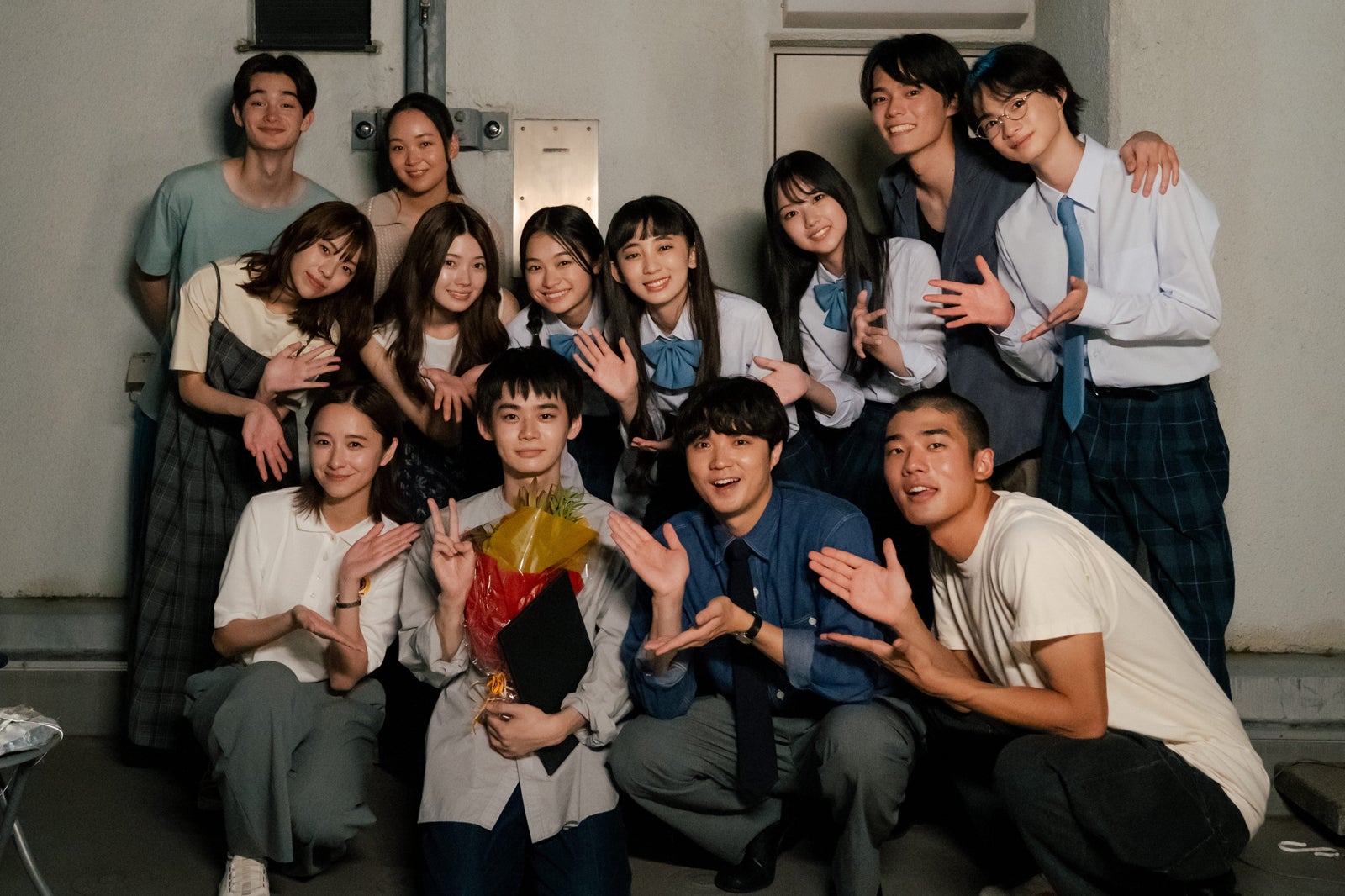 「ぼくほし」生徒役11人がクランクアップ 主演・磯村勇斗へサプライズプレゼントも【コメント】