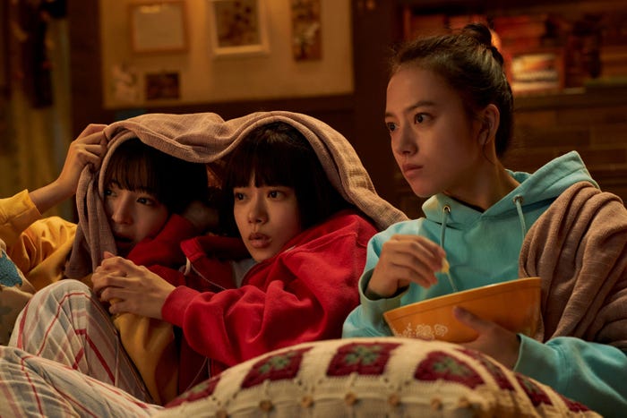 広瀬すず、杉咲花、清原果耶/場面写真より(C)2025『片思い世界』製作委員会