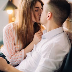 これは知っておきたい…!女性がドキドキしちゃう【キスの仕方】