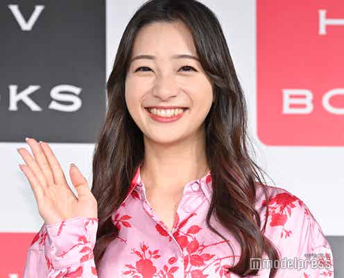 足立梨花、スラリ美脚際立つミニスカ姿「スタイル抜群」「おしゃれ」の声