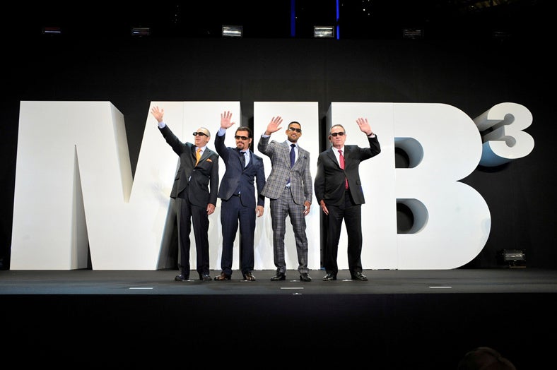 画「メン・イン・ブラック3」ジャパンプレミアに登場した（左から）バリー・ソネンフェルド監督、ジョシュ・ブローリン、ウィル・スミス、トミー・リー・ジョーンズ（c） 2011 Sony Pictures Digital Inc．All Rights Reserved．