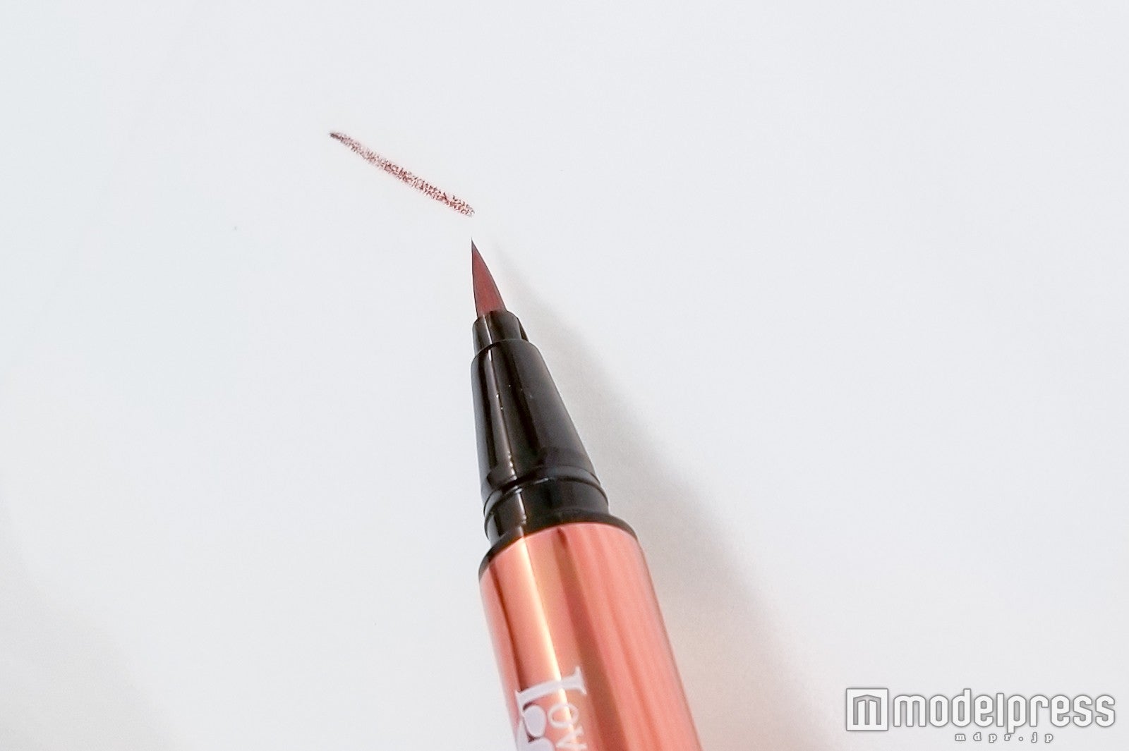 ラブライナー（CCオレンジ）はこんな色（C）モデルプレス