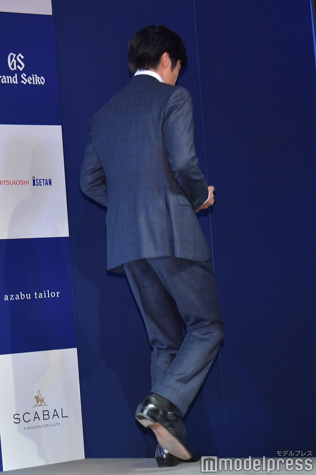 去り際の田中圭（C）モデルプレス