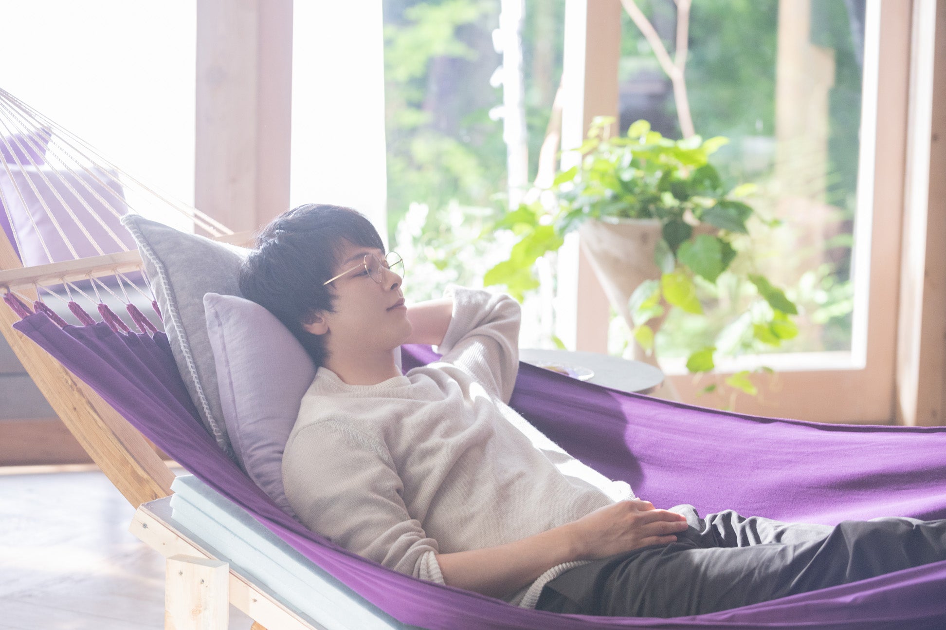 中村倫也CMオフショット （提供写真）