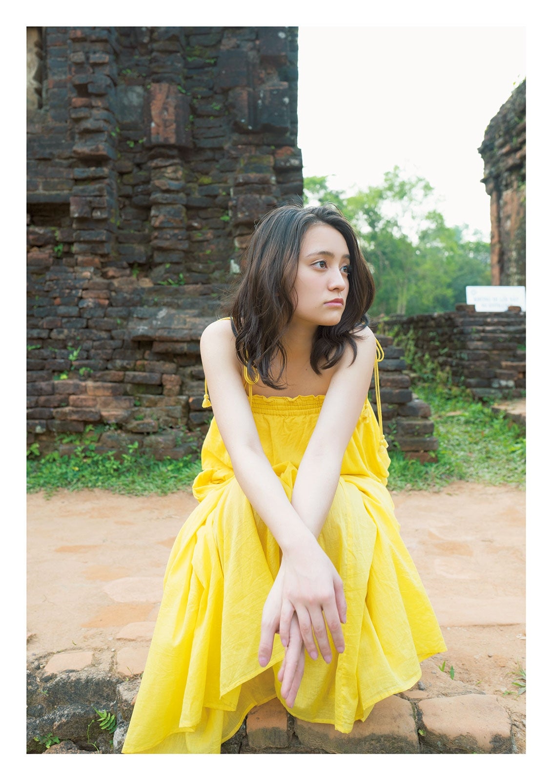 岡田結実1ｓｔ写真集『きゅーじゅーはちぱーせんとのゆい』（東京ニュース通信社）より