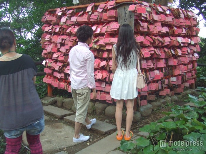 MV撮影時の志田友美オフショット