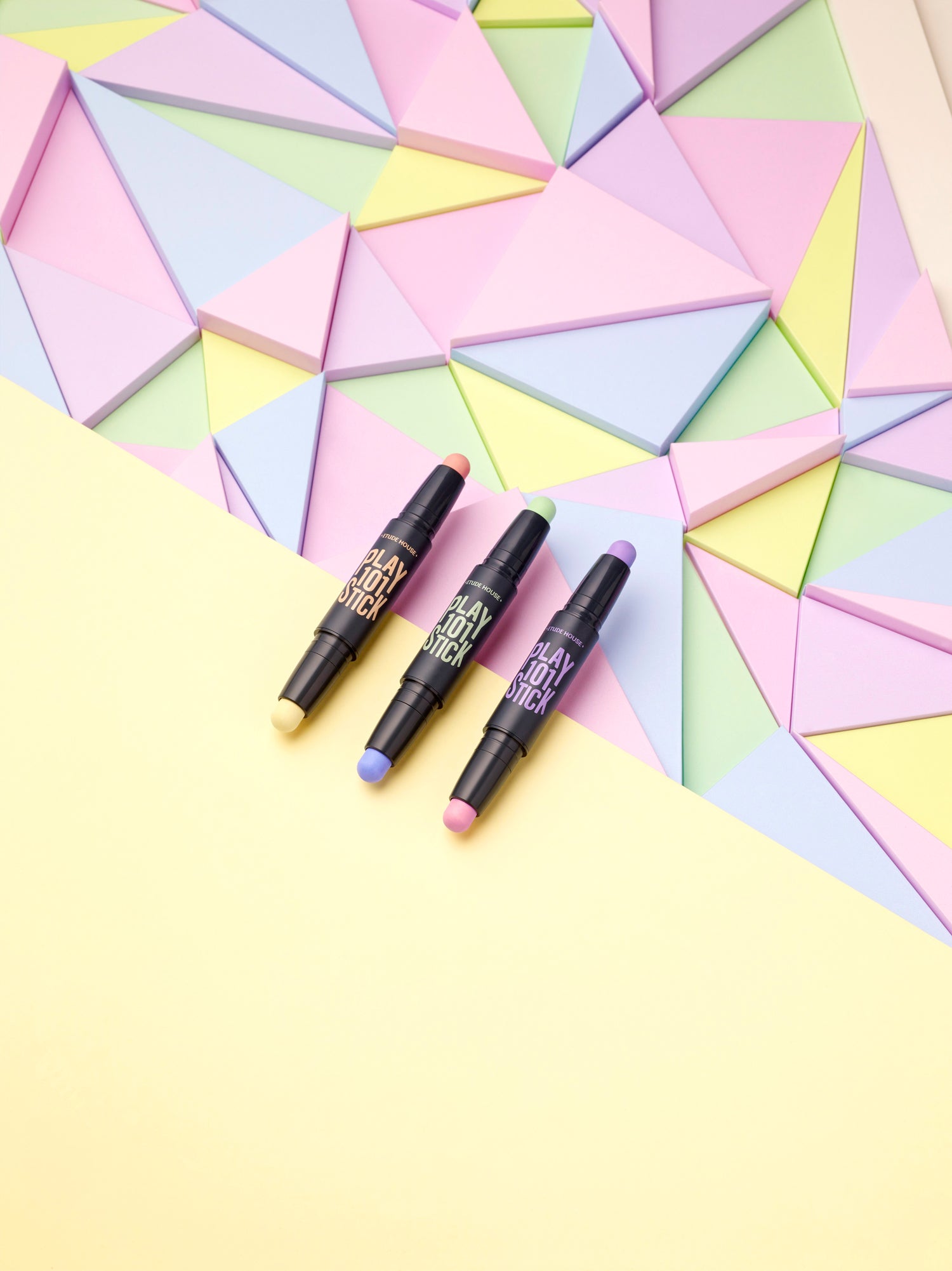 （左から）“＃01 ピーチオレンジ×イエロー”、“＃02 ミント×ブルー”、“＃03 ラベンダー×ピンク”／画像提供：エチュードハウス