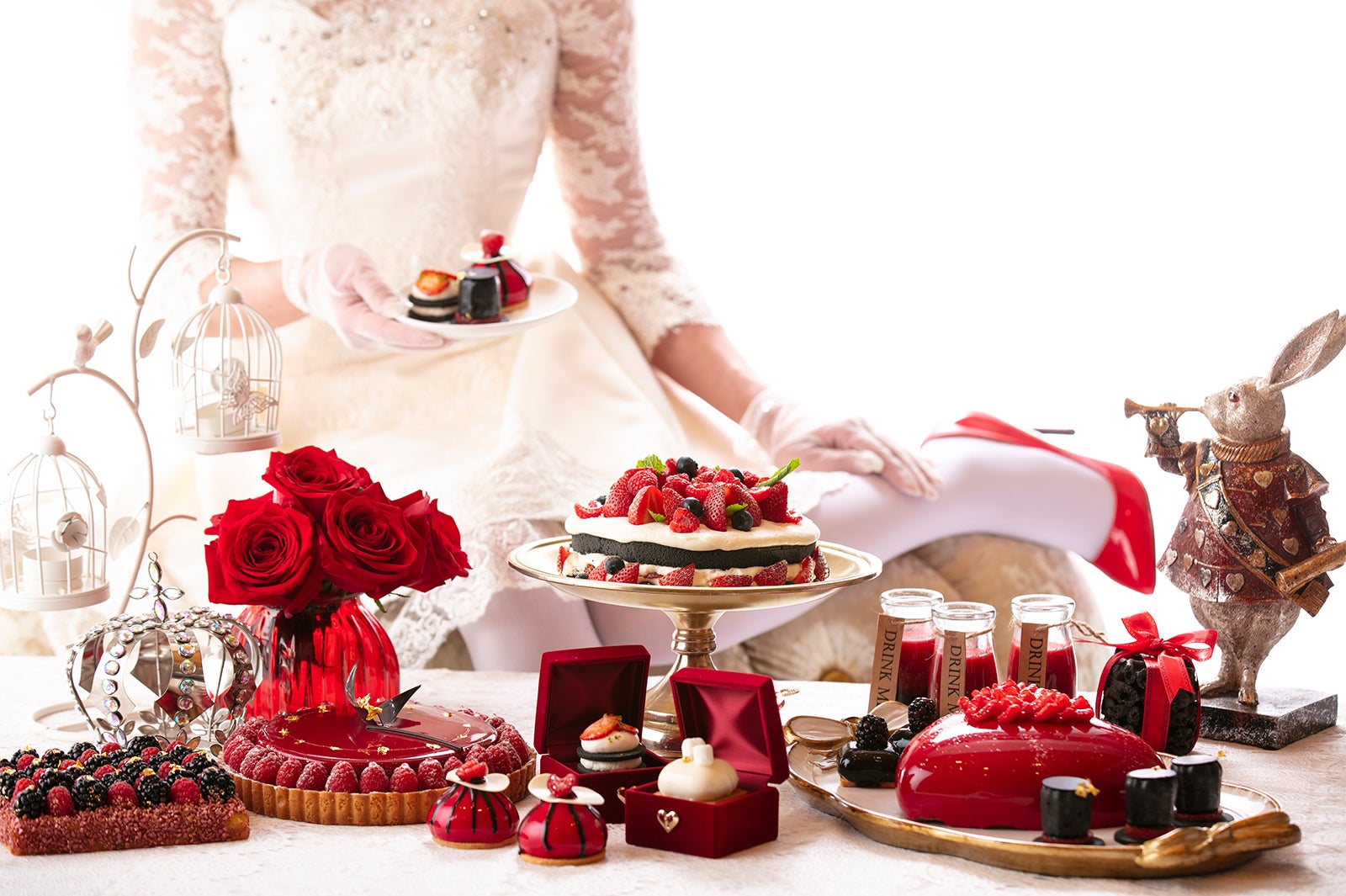 大人アリスのスイーツ／画像提供：ヒルトン東京