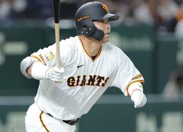 巨人 大城卓三が起死回生の逆転3ラン！打った瞬間に確信の一撃→ベンチに向かってガッツポーズ 好投の井上に初勝利の権利プレゼント