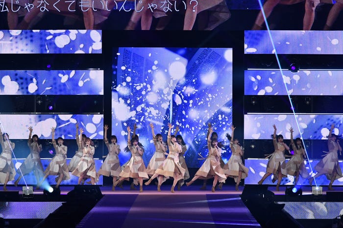 日向坂46(C)Rakuten GirlsAward 2022 SPRING/SUMMER