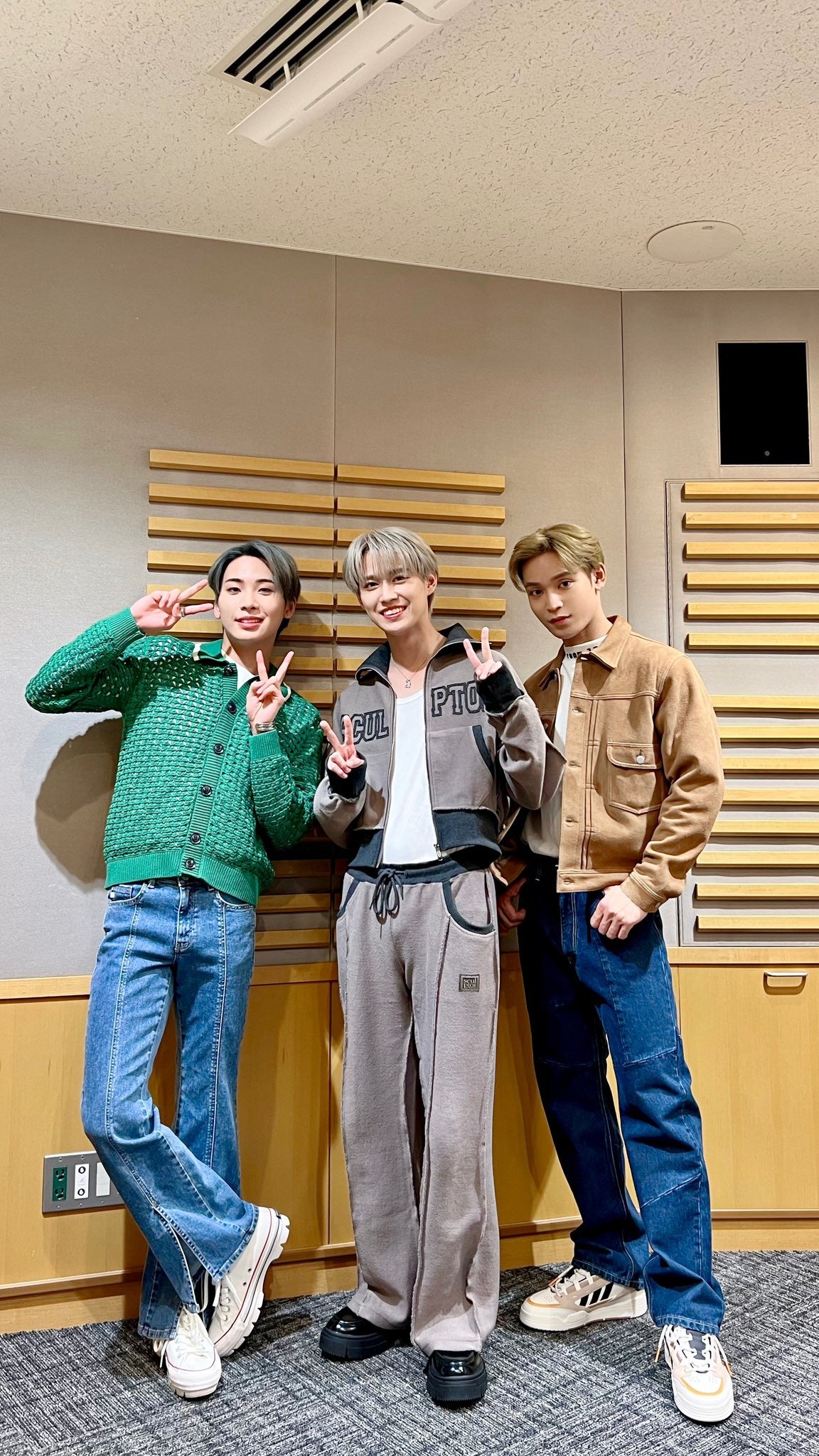 JO1與那城奨・川尻蓮・白岩瑠姫、“衣装交換”に「可愛い」「なんでも着こなせるのさすが」の声