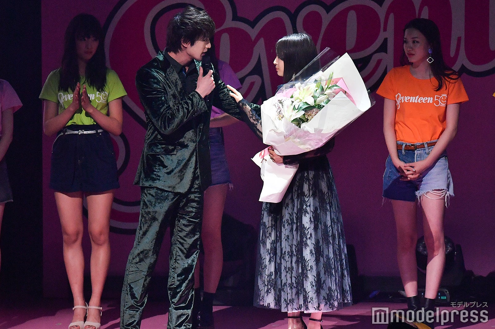 広瀬すず 涙の卒業式 新田真剣佑が駆けつける 姉 広瀬アリスからの手紙も Seventeen 夏の学園祭18 モデルプレス 広瀬すず 涙の卒業式 新田真剣佑が駆けつける 姉 広瀬アリスからの手紙も Seventeen 夏の学園祭18 モデルプレス