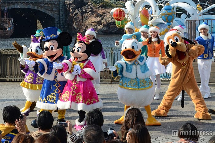 「カラフルホリデー・グリーティング」(左から)デイジー、ミッキー、ミニー、ドナルド、プルート、