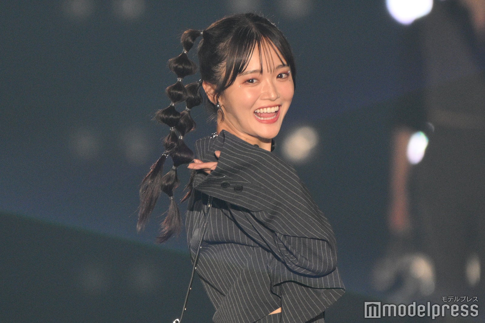 田久保夏鈴、ミニ丈トップスから美ウエストちらり キュートな