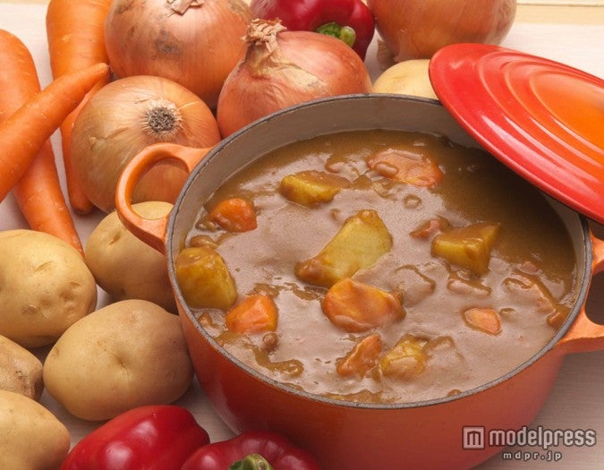 ナイトミール　カレーブッフェ（イメージ）(C)Disney