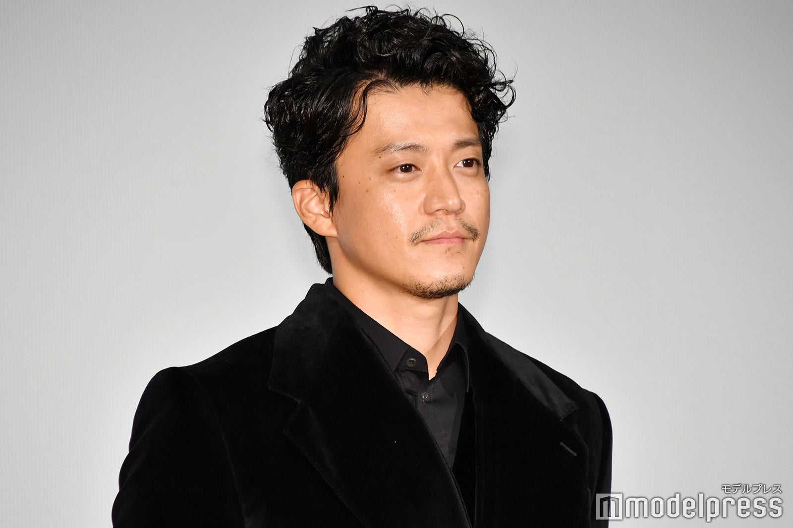 小栗旬（C）モデルプレス