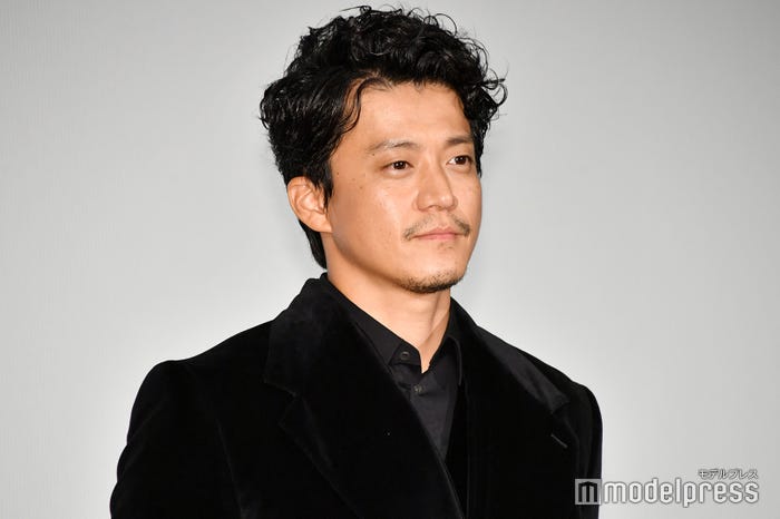 小栗旬(C)モデルプレス