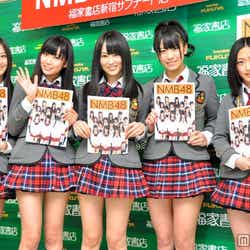 NMB48(写真左から:上西恵、渡辺美優紀、山本彩、福本愛菜、小谷里歩)