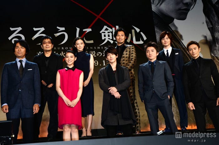映画「るろうに剣心」完成披露レッドカーペットイベントの様子(後列左から)大友啓史監督、蒼井優、青木崇高、神木隆之介(前列左から)江口洋介、武井咲、佐藤健、藤原竜也、伊勢谷友介