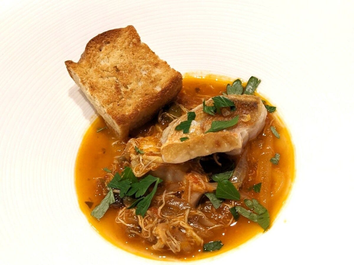 富山湾は天然の生簀(いけす)といわれる場所。お魚のエキスが絶品!(富山県射水市「パルツェル