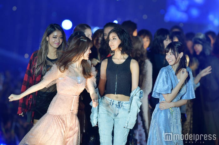 松村沙友理、西野七瀬(C)モデルプレス