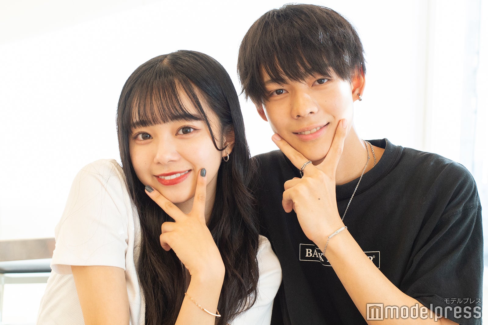 お揃いのブレスレット／石川悠人、増田彩乃 （C）モデルプレス