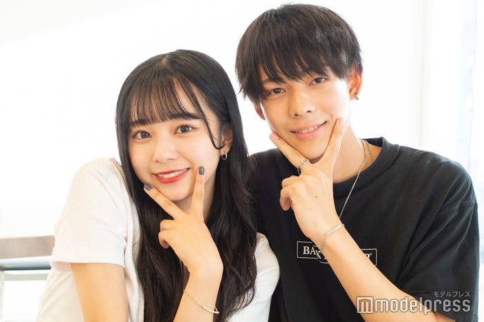 お揃いのブレスレット/石川悠人、増田彩乃 (C)モデルプレス