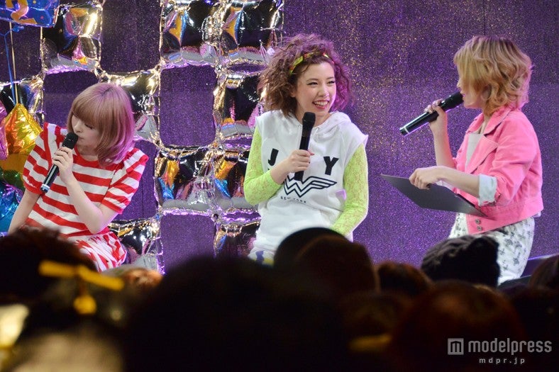 「Zipper 20THLAFORET PARTY」でトークショーを行った（左から）きゃりーぱみゅぱみゅ、仲里依紗、IMALU