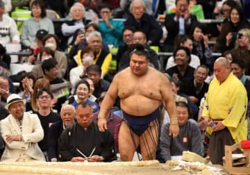 大相撲 6日目で全勝力士消える 高安も連勝5でストップ 隆の勝も黒星