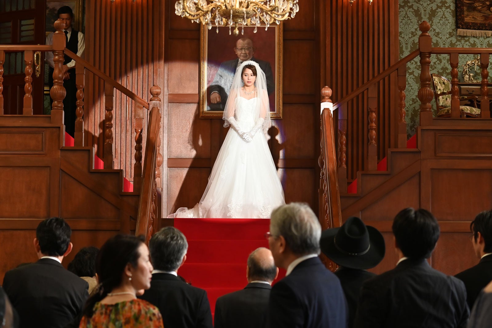 広瀬アリス、ウエディングドレス姿披露　木村文乃らお馴染みのラーメン屋に集結…場面写真解禁＜七人の秘書 THE MOVIE＞