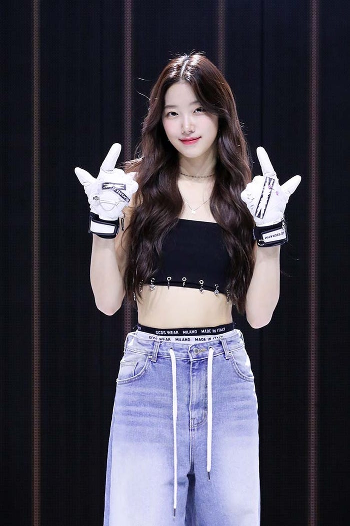 カズハ/LE SSERAFIM(P)&(C)SOURCE MUSIC