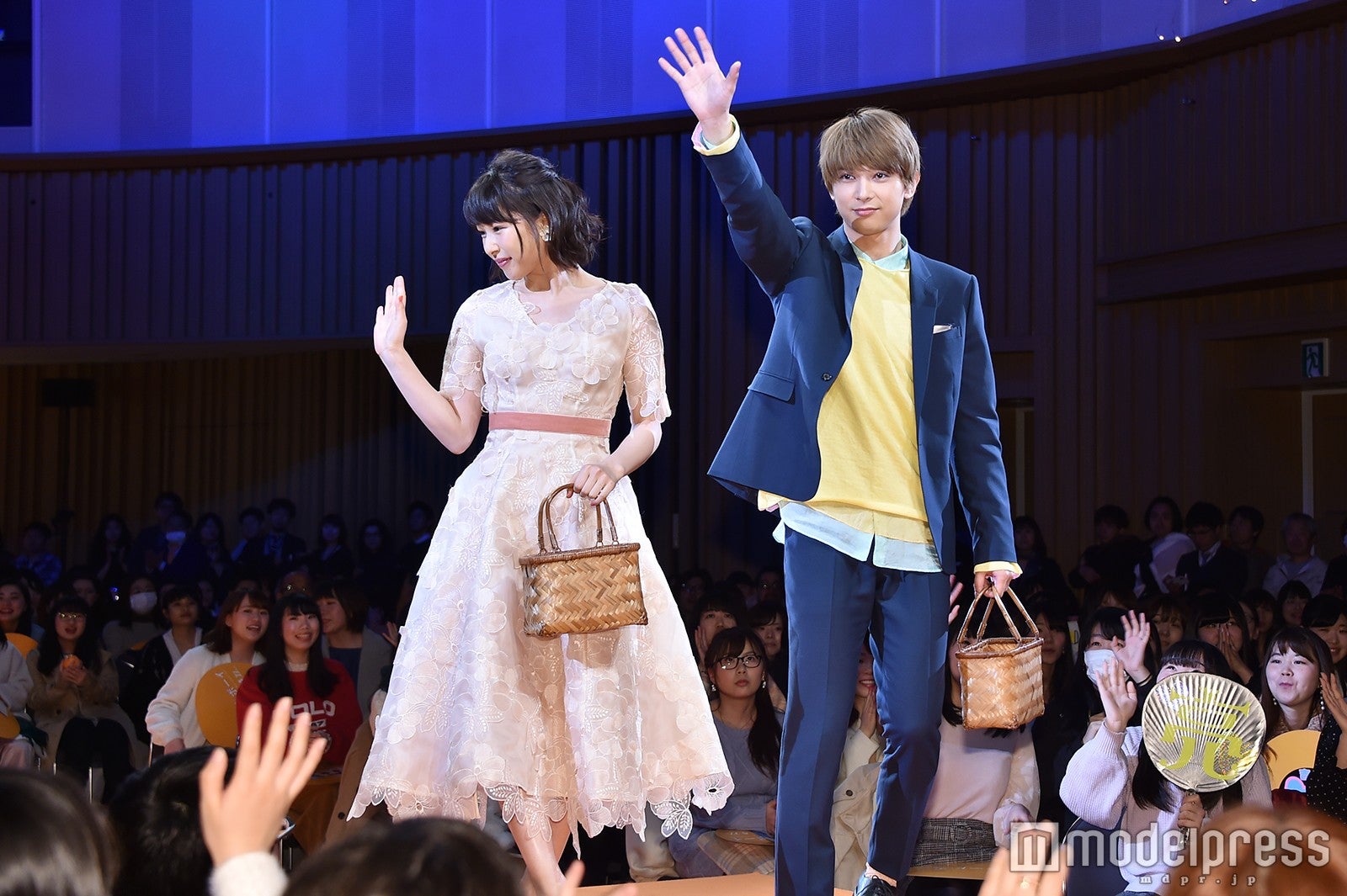 （左から）桜井日奈子、吉沢亮（C）モデルプレス