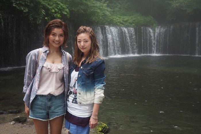 AAA宇野実彩子&伊藤千晃、軽井沢で2人旅/画像提供:TBS